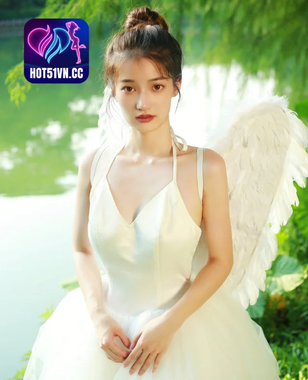 You are currently viewing Jiu Jiu Shi (九九诗): Ngôi Sao Trung Quốc Quyến Rũ Trên Hot51 và MMLive Show . Beautiful girl Goddess