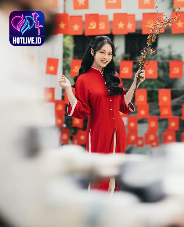 Áo Dài Gấm Beautiful Hotlive51: Nét Đẹp Truyền Thống Gặp Gỡ Với Nền Công Nghệ Hiện Đại. The best app livestream 7 - Hot51 Áo Dài Gấm-hot51live