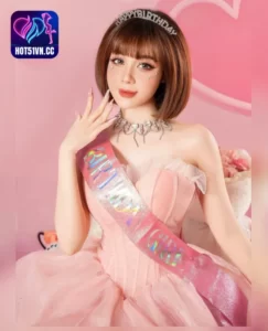 Nữ Giảng Viên Vietnam Âu Hà My: Hành Trình Sáng Tạo và Ảnh Hưởng Trong Giảng Dạy. Beautiful lecturer 2024 10 - Hot51 Read more about the article Nữ Giảng Viên Vietnam Âu Hà My: Hành Trình Sáng Tạo và Ảnh Hưởng Trong Giảng Dạy. Beautiful lecturer 2024