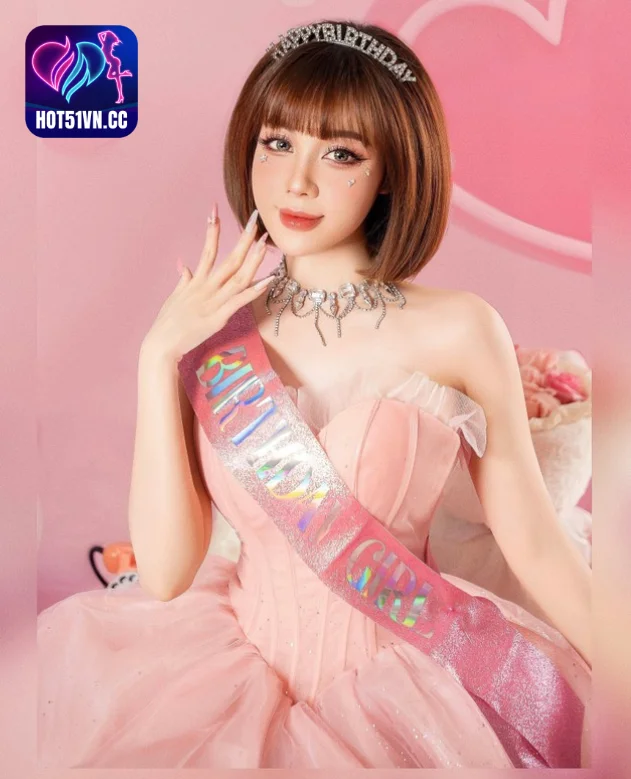 Read more about the article Nữ Giảng Viên Vietnam Âu Hà My: Hành Trình Sáng Tạo và Ảnh Hưởng Trong Giảng Dạy. Beautiful lecturer 2024