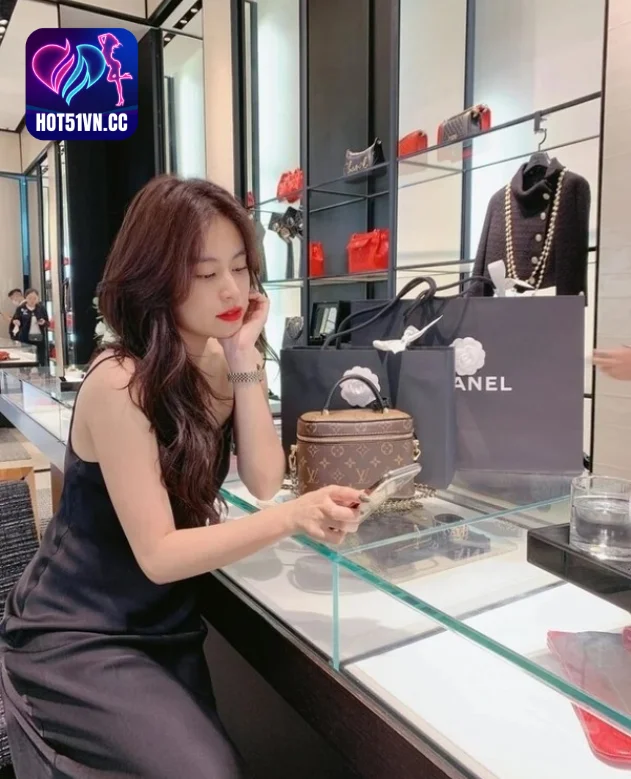 Hoàng Thuỳ Linh-Hot51live 