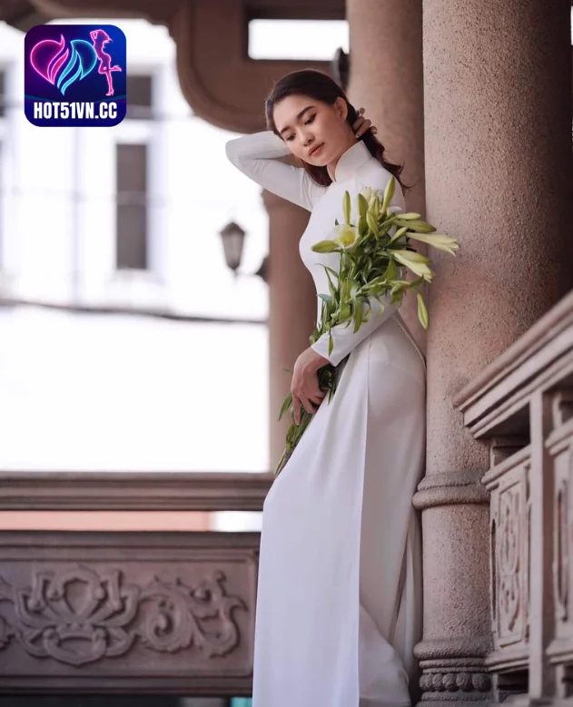 Lily và Áo Dài Trắng: Sắc Đẹp Việt Nam Qua Ứng Dụng Hotlive51 và App Live Show. Beautiful Vietnamese girls 2 - Hot51 Lily và Áo Dài Trắng-hot51live