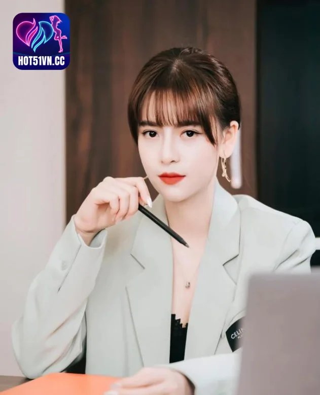 Nguyễn Hoàng Mai Ly - Bí mật đằng sau HotGirl Online: HotLive là gì và HotLive mới nhất? Beautiful girl online 4 - Hot51 Nguyễn Hoàng Mai Ly-hot51live