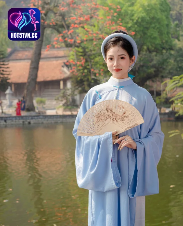 Sắc đẹp truyền thống của Cô gái Việt trên ứng dụng HotLive: Mê Hoặc và Gìn Giữ Vẻ Đẹp Lâu Dài. The best app live 7 - Hot51 ứng dụng HotLive-hot51live