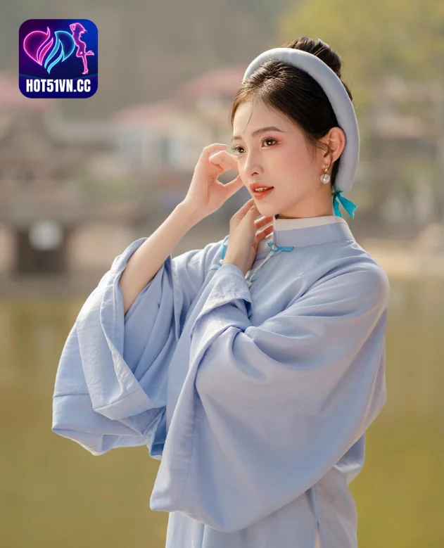 Sắc đẹp truyền thống của Cô gái Việt trên ứng dụng HotLive: Mê Hoặc và Gìn Giữ Vẻ Đẹp Lâu Dài. The best app live 4 - Hot51 ứng dụng HotLive-hot51live