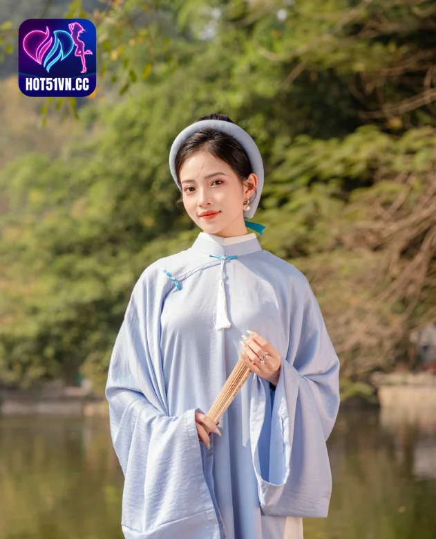 Sắc đẹp truyền thống của Cô gái Việt trên ứng dụng HotLive: Mê Hoặc và Gìn Giữ Vẻ Đẹp Lâu Dài. The best app live 3 - Hot51 ứng dụng HotLive-hot51live