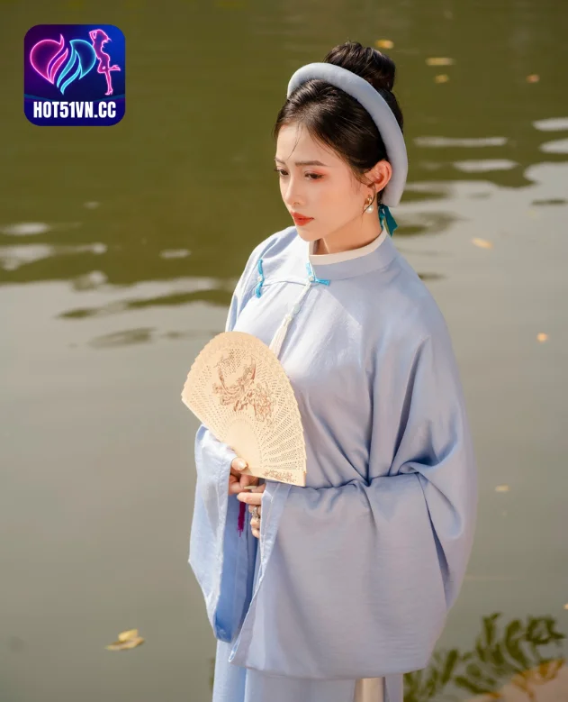 Sắc đẹp truyền thống của Cô gái Việt trên ứng dụng HotLive: Mê Hoặc và Gìn Giữ Vẻ Đẹp Lâu Dài. The best app live 5 - Hot51 ứng dụng HotLive-hot51live